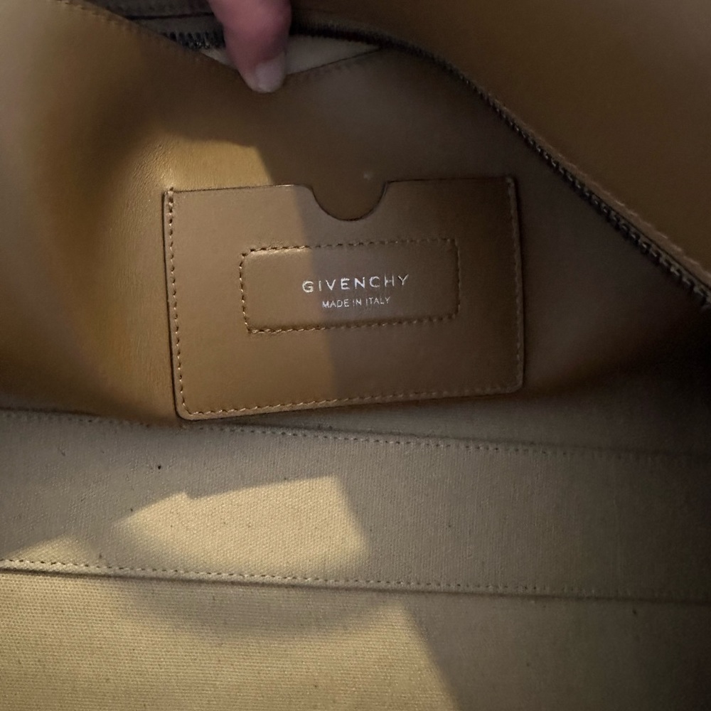 Authentic Givenchy Antigone Soft Large Leather Sa… - image 4